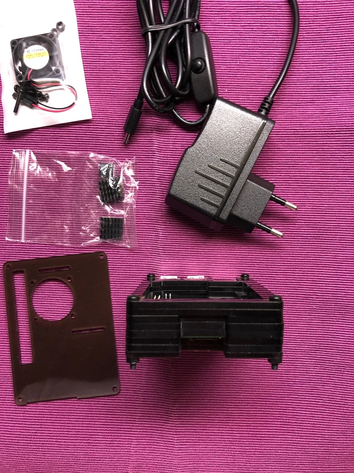 Raspberry Pi 3 Model B+ : de facto neuwertig, mit Gehäuse und Zubehör - Bild 2 von 4