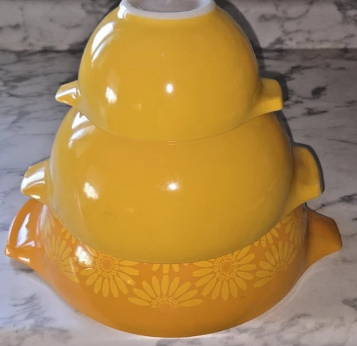 Vintage Pyrex Sunflower Daisy Yellow Orange Cinderella Nesting Bowl Set Of 3