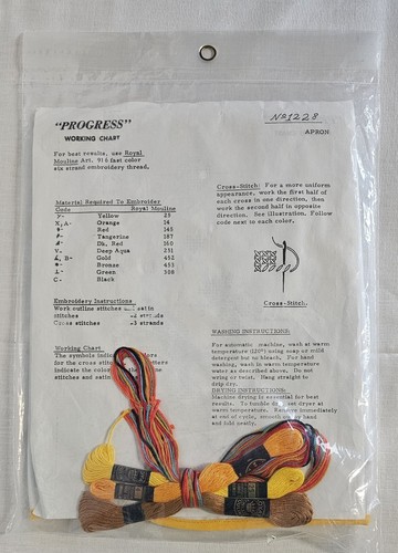 Cross Stitching Apron- BONJOUR CHICKEN Vintage - Picture 2 of 2