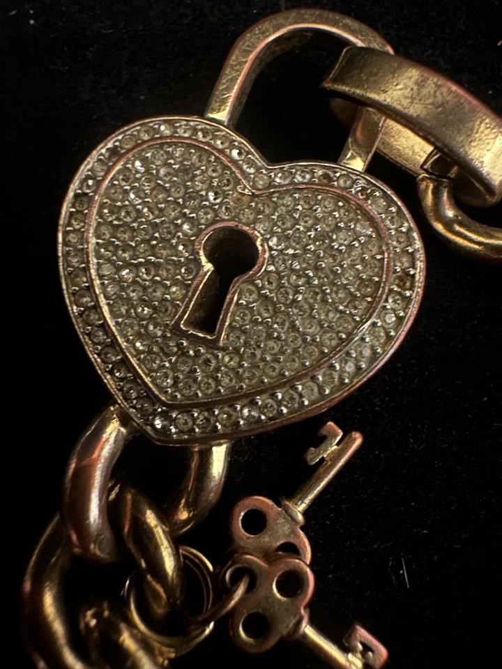Pulsera Juicy Couture Vintage Cristal Cerradura Corazón Tono Dorado Sin Caja Foto 2 de 4