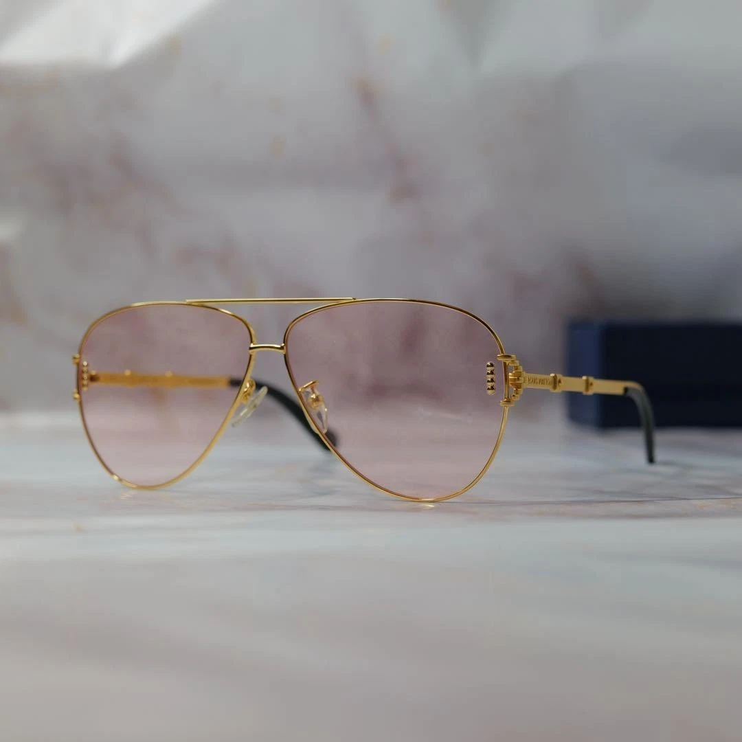 Photochromic Aviator Sunglasses for Women with Vintage for  display picture 3