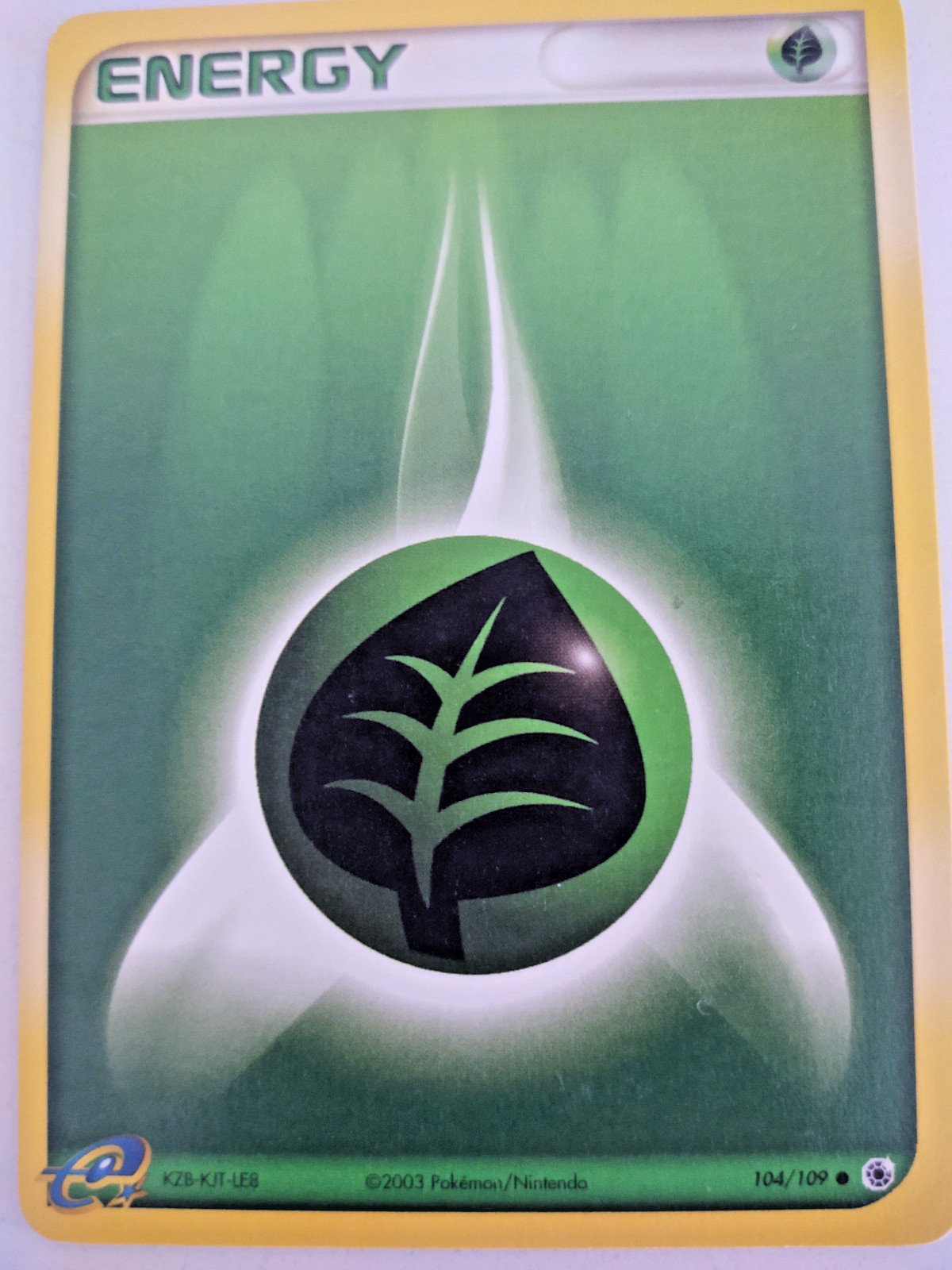 GREEN GRASS ENERGY 104/109 POKEMON 2003 TRADING CARD