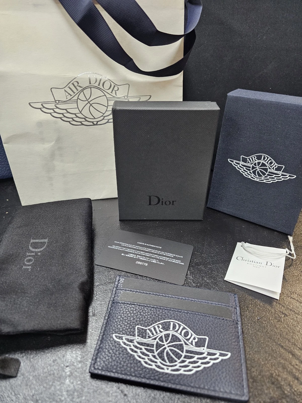 Rare porte carte Air Dior pour homme   Dior x Nike Air Jordan 1 Collab   Bleu marine