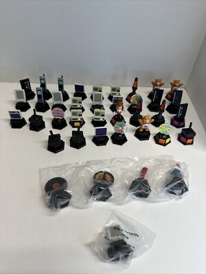 TRIVIAL PURSUIT Game Pieces BULK LOT ~ 39 Figures with pies. ~ HOME SCHOOL
