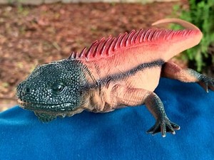 Beautifully Detailed Realistic 8/" Brown Lizard PVC Toy Figure