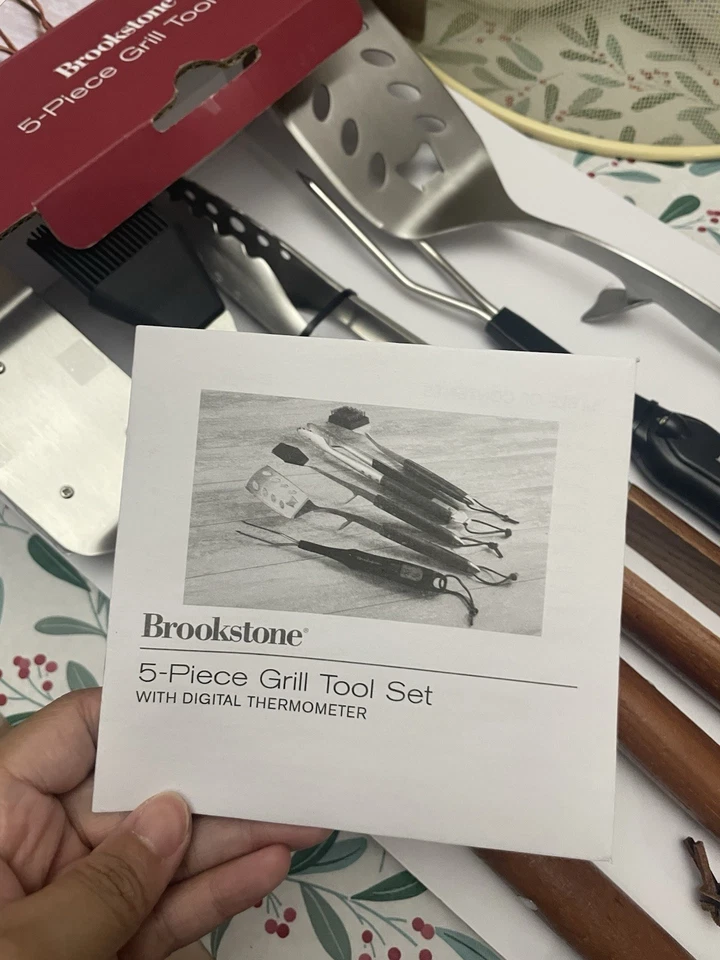 Juego de herramientas para barbacoa Brookstone Deluxe de 5 piezas con asas de palo de rosa NUEVO en caja regalo para papá Foto 3 de 3