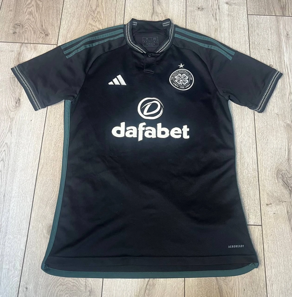 Preços baixos em Black Celtic Clube Internacional de Camisas de