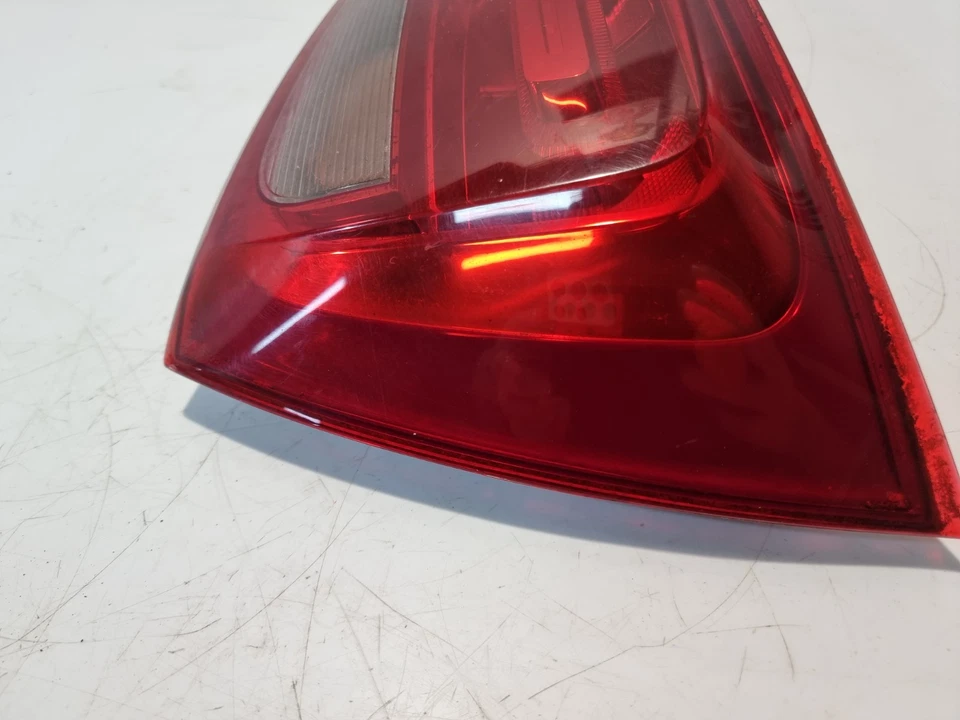 Luz trasera derecha Audi A1 conductor O/S lámpara halógena 2018 TDI MK1 OEM 8X0945094 Foto 3 de 4