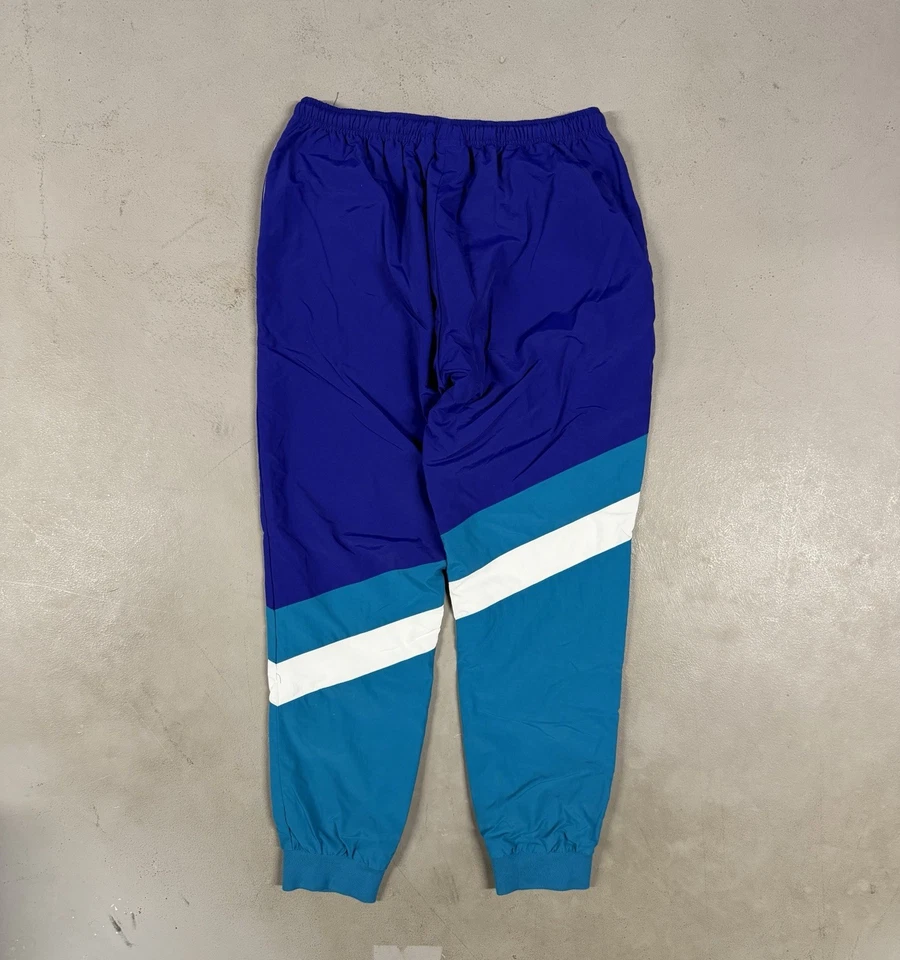 Pantalones deportivos retro esenciales vintage de los 90 para principiantes de la NBA Charlotte Hornets Foto 4 de 4
