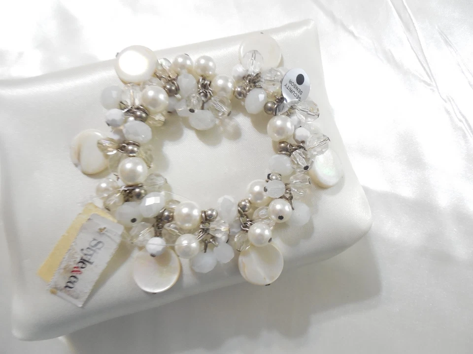 Brazalete elástico Style & co. 7" tono plata concha blanca y racimo de cuentas WW234 $24 Foto 4 de 4
