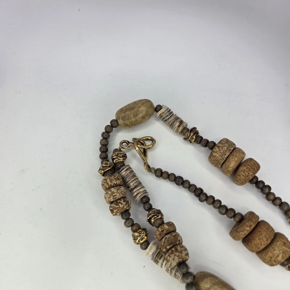 Collar de madera de jaspe y corcho de 36" de inspiración africana Foto 3 de 4
