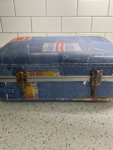 Vtg 60s Small Hard Shel Suit Case Multicolor Patch Pattern Handle 15.5"x12"x4.5" - Picture 3 of 12