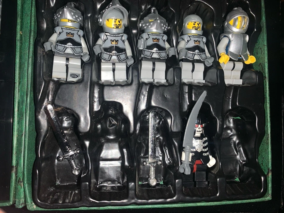 LEGO Castle Tic Tac Toe, Knights vs Skeletons Incomplete See Pictures - Image 3 of 4