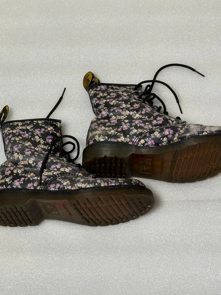 Botas de combate Doc Dr. Martens para mujer de cuero floral talla 8 de EE. UU. Foto 2 de 4