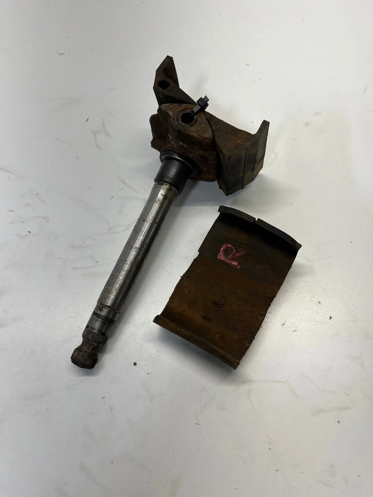 95 Polaris Indy XLT 600 Snowmobile OEM GOOD Steering Spindle Arm Hub Knuckle