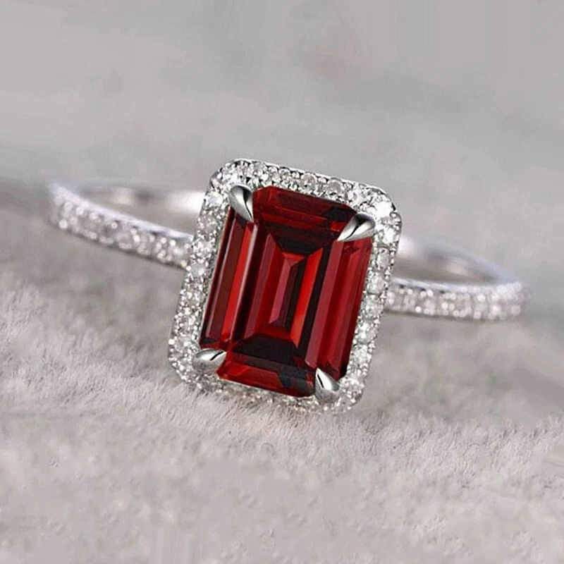 Anillo de compromiso de boda de diamantes de 4 quilates granate rojo corte esmeralda acabado en oro blanco de 14 quilates Foto 3 de 4