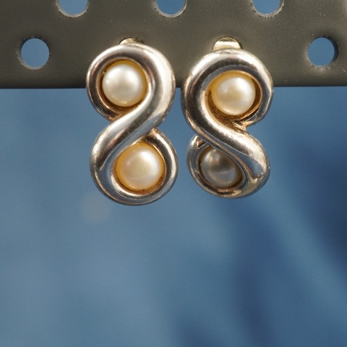 Collection of Tiffany & Co Sterling Silver & Freshwater Pearl Jewelry - Picture 3 of 12