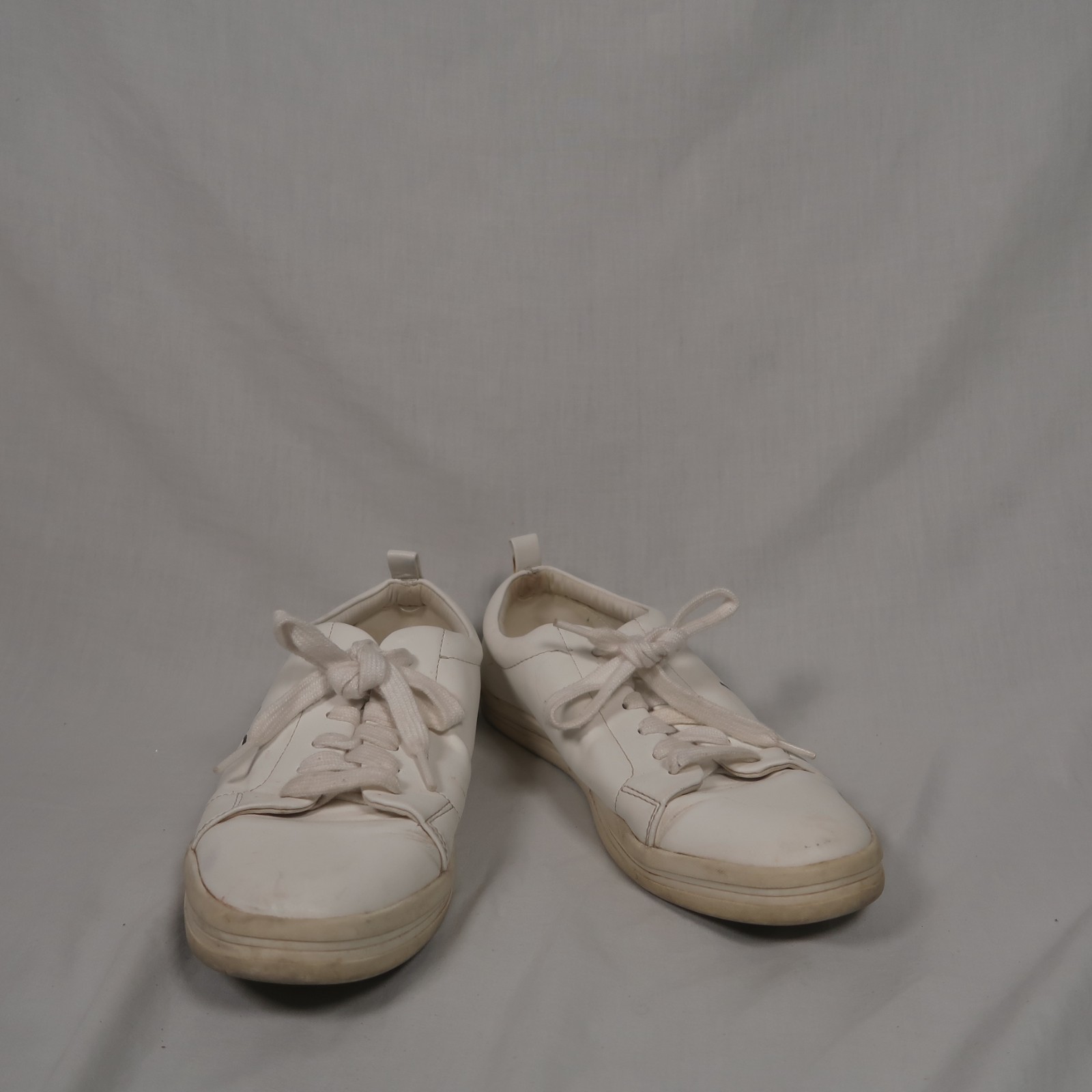 Calvin Klein Madie Women's White Logo Sneakers - Size 9.5 | Good Condition thumbnail 2