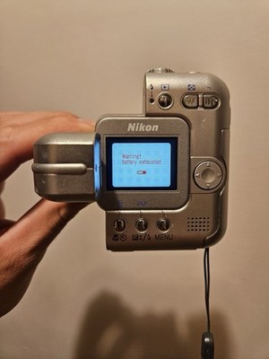 RARE Nikon COOLPIX SQ 3.1MP 3x Zoom Digital Camera FULL SET