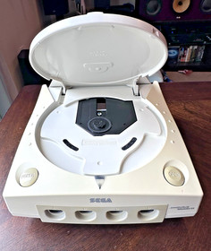 Sega Dreamcast System Console Hkt-3020 | For Parts | powers on, won't read disc