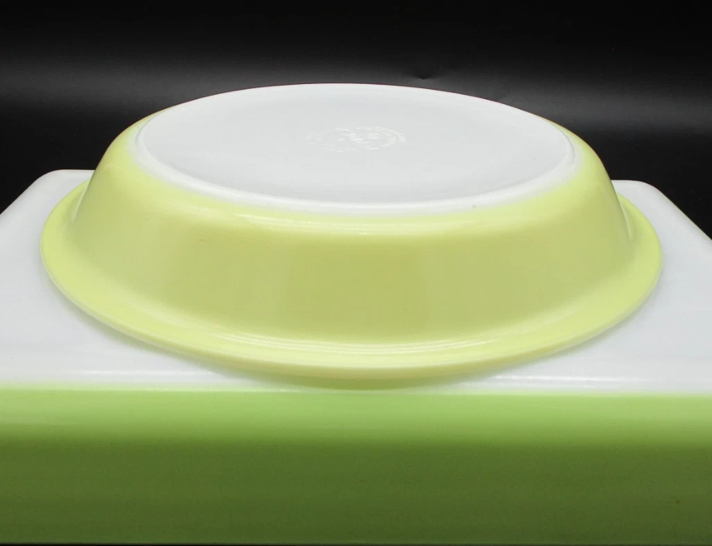 Vintage PYREX Solid Pale Yellow 209 9" Pie Plate USA Ovenware Dish EUC