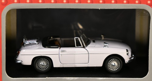2 Cars BMW Z3 Roadster & MGB Convertible 1:43 Diecast Cararama Hongwell in Box - Picture 6 of 6