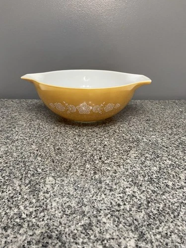 Vintage PYREX 4 Quart BUTTERFLY GOLD Cinderella Nesting Mixing Bowl Large Retro