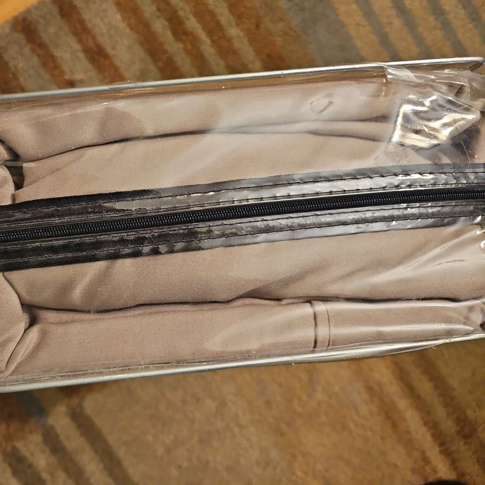 Conjunto de lençóis Egyptian Comfort tamanho 1000, 6 peças bronzeado novo pacote com zíper novo na caixa - Imagem 3 de 4