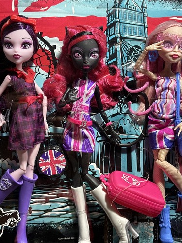 Monster High Muñeca Guelebrities In Londoom Paquete de 3 - Imagen 4 de 20