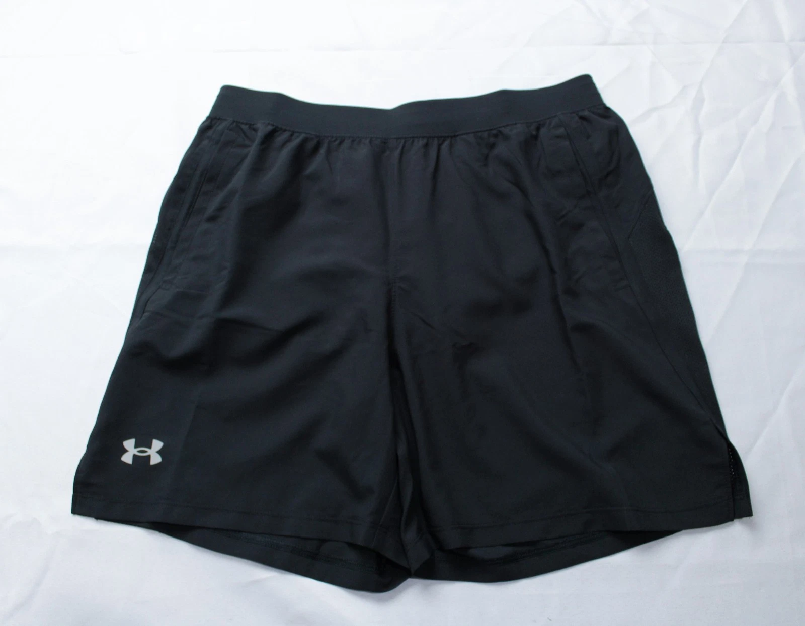 Under Armour Men's Launch Lightweight Active Logo Shorts EJ3 Black Large NWT
Opens in a new window o