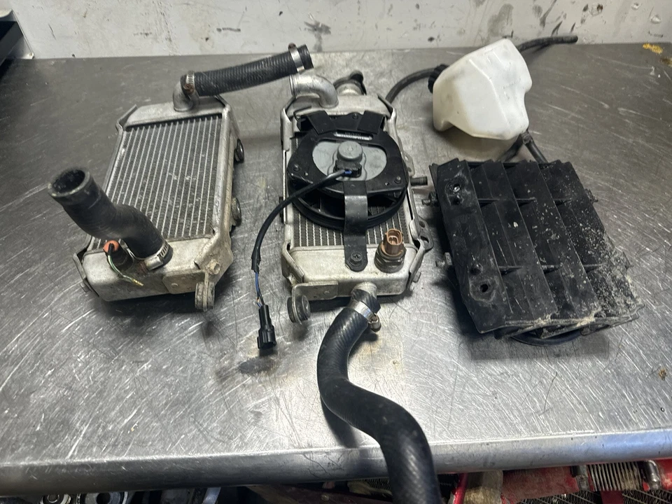 Radiadores radiadores izquierdo y derecho Kawasaki KLX250S 2009 OEM con ventilador Foto 3 de 4