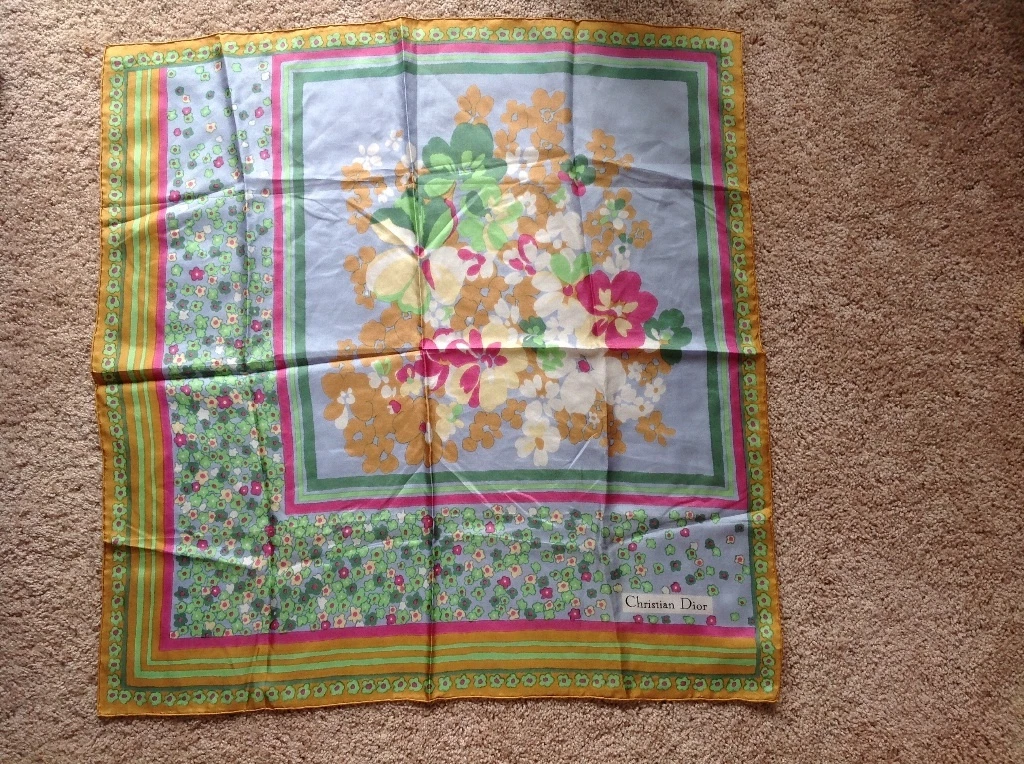 Vintage, Écharpe Christian Dior, Multicolore Florale, Soie Pure, Fabriquée en France 