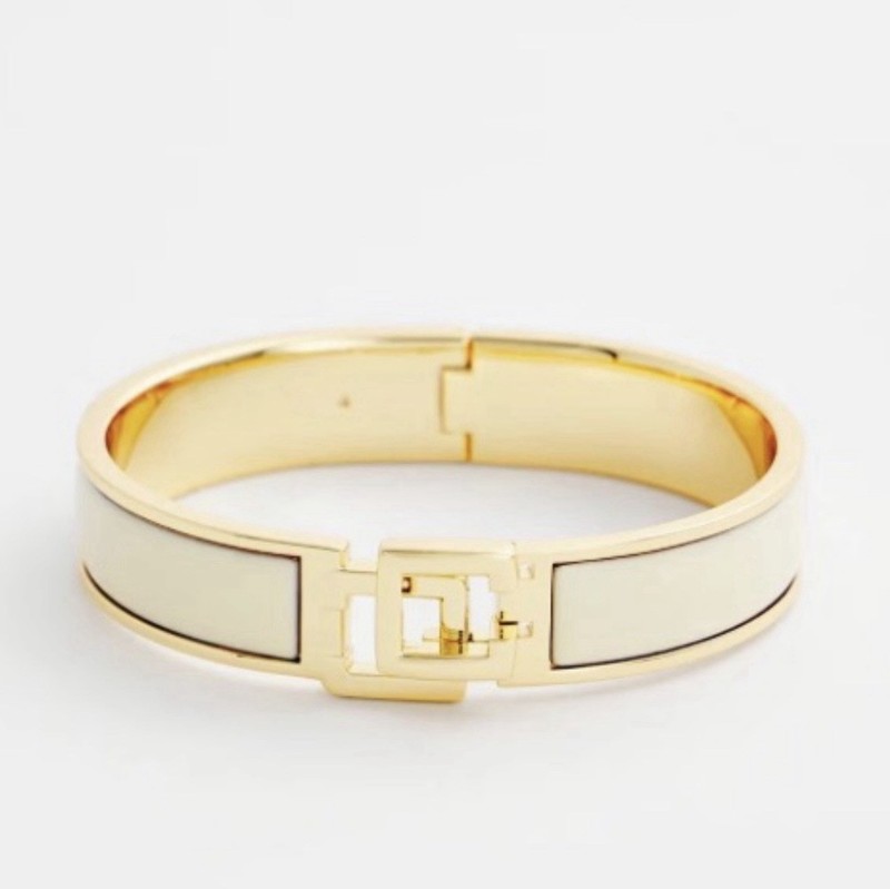 Chico’s Hinged Enamel Click Bangle Bracelet Alabaster M/L