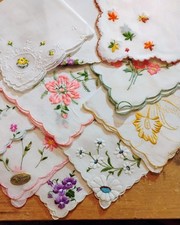 Vgt Lot Of 10 White Cotton Floral Embroidered Hankies Handkerchiefs