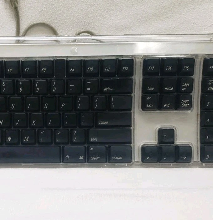 Apple Pro Keyboard M7803 and Apple Pro Mouse M5769 Combo White - Image 4 of 4