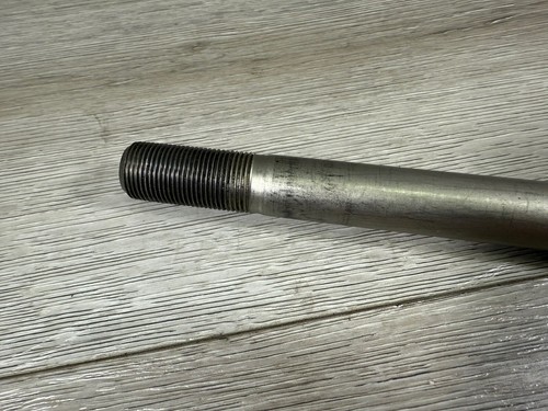 2009 Kawasaki Versys KLE650 Front Wheel Rim Axle Pivot Bolt 41068-0038 - Picture 2 of 6