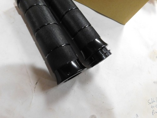 BLACK CNC ALUMINUM HANDLEBAR GRIPS HARLEY DAVIDSON FLY BY WIRE MODELS - Picture 4 of 4