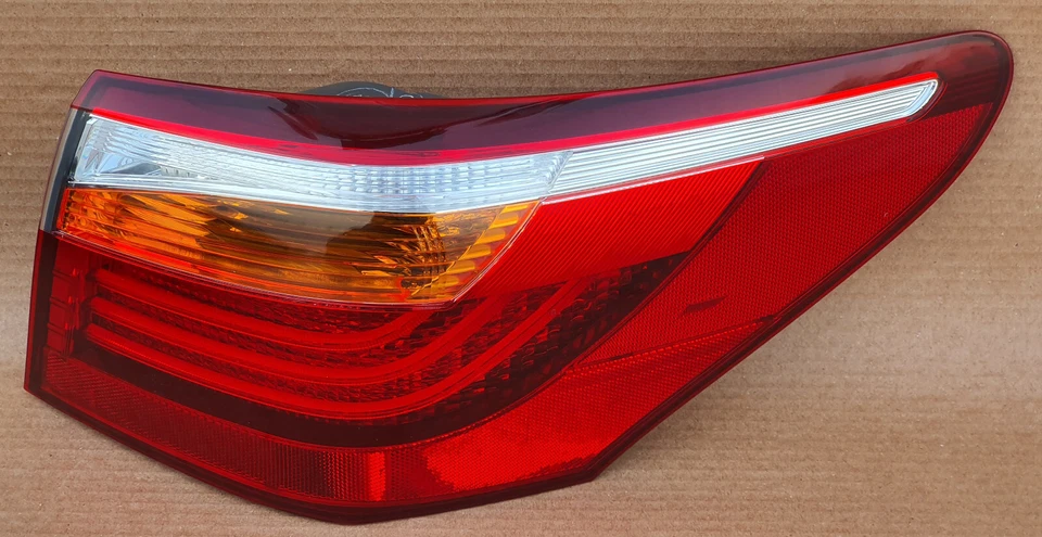 LEXUS LS460 LS460L 2010-2012 TAIL LIGHT Right Side (Passenger Side) LED oem Used - Image 2 of 4