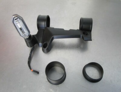 HONDA CB 300 r NEO 2019 LH Front Indicator Turn Signal Mount 61332
