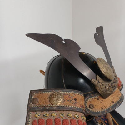 武士の鎧　　lithograph Edition AP 美品 甲冑/鎧 黒漆塗本小札紺糸毛引威二枚胴具足(BU-070123)｜刀