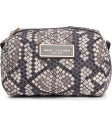 大人気★MARC JACOBS M0011326 QUILTED COSMETIC CASE Buy Marc Jacobs Large Quilted Cosmetic Pouch in Black