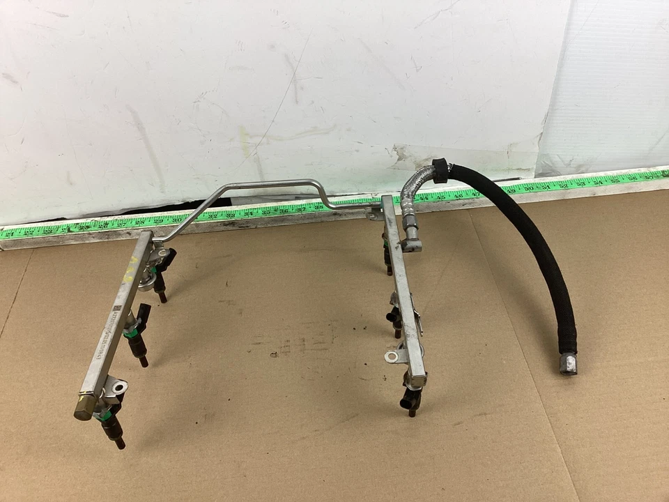 Рельса топливной форсунки 2008-2012 Mercedes-Benz C300 с форсунками A2720701395 от оригинального производителя - Изображение 3 из 4