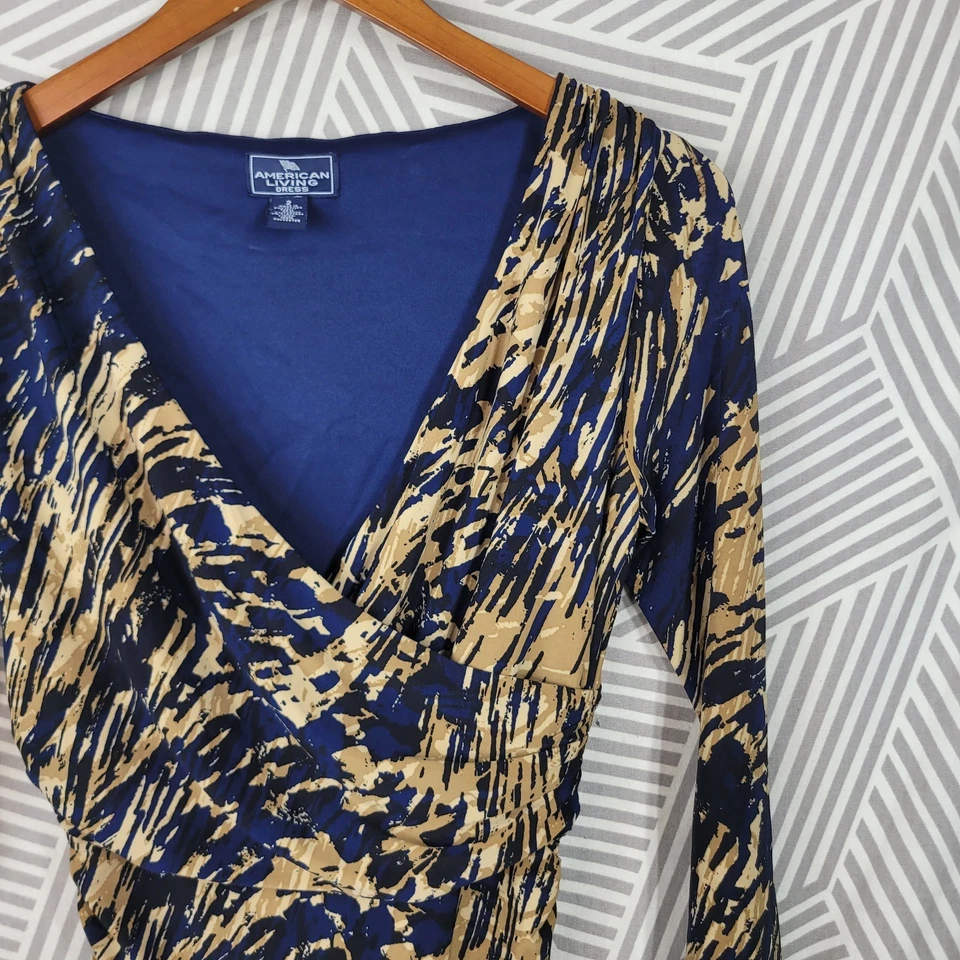 Vestido American Living tamanho 2 festa elástica cintura franzida envoltório falso azul marinho bronzeado - Imagem 4 de 4