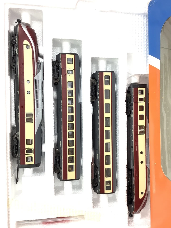 Roco H0 43012 43015 Diesel-Triebwagenzug 8-tlg. TEE "Helvetia" BR VT 11.5 DB - Bild 4 von 4