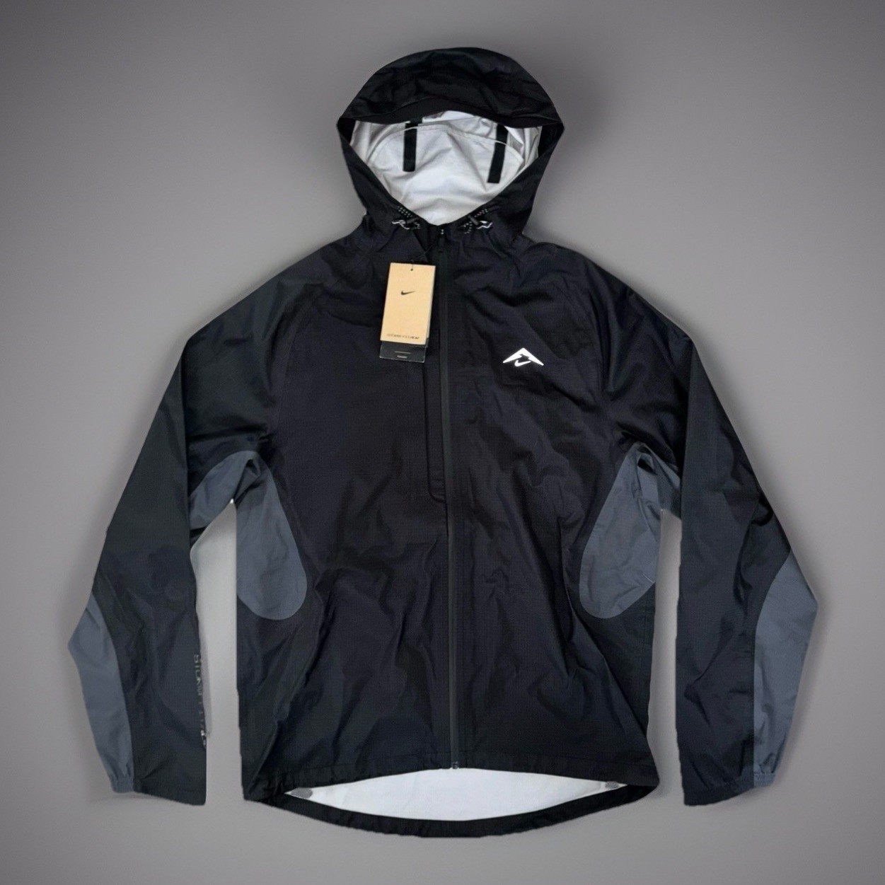 SACAI X NIKE Taglia L Tall Giacca Nike Trail Storm Fit ADV "Cosmic Peaks" $275