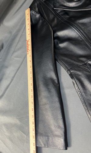 Wilsons Genuine Black Leather Jacket Women's Size Medium 3 Buttons - Picture 7 of 8