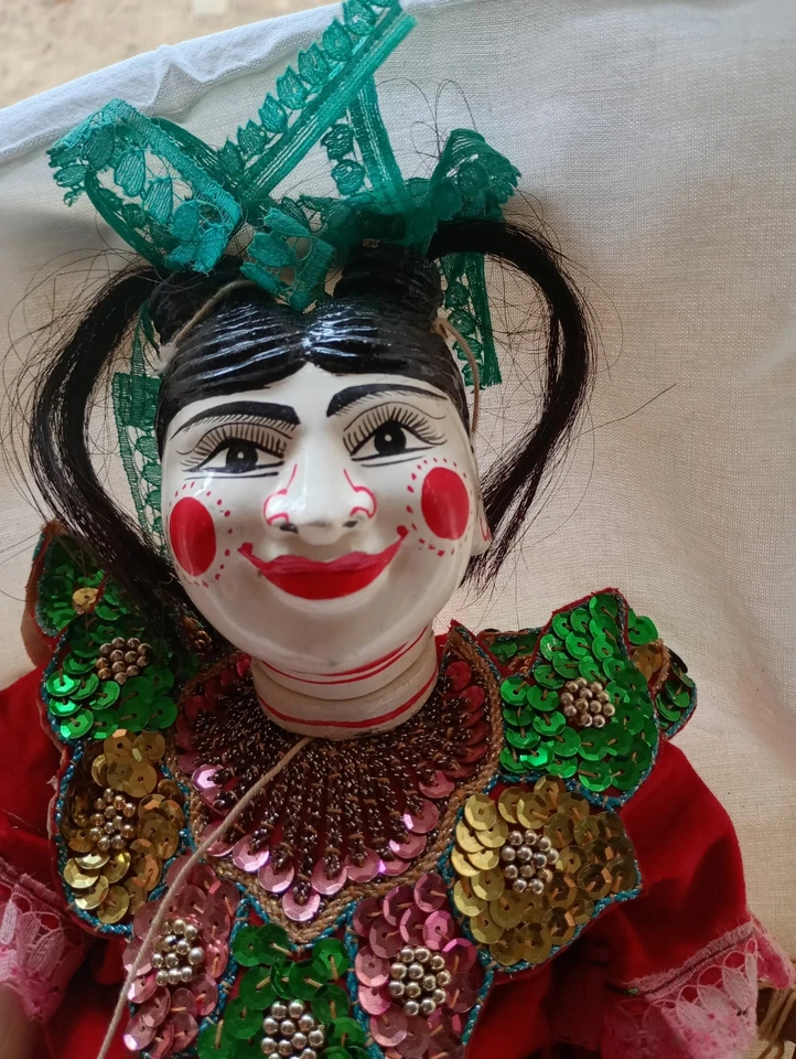 Marionnette chinoise en bois peint en très bon état  - Photo 2/4