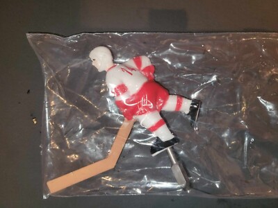 NEW CARROM PLAYER RED # 14 SHORT STICK HOCKEY (SEALED) BUBBLE AND DOME HOCKEY