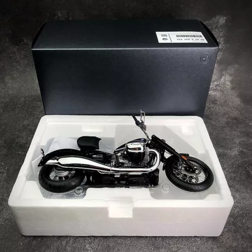 BMW Miniature 1/10 Scale Motorcycle Motor Bike Model R18 black Dealer's edition - Picture 12 of 12
