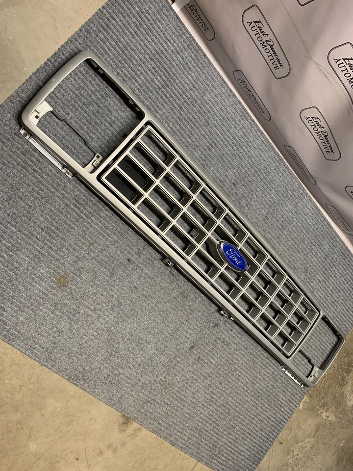 83 84 85 86 87 88 89 90 91 Ford Econoline E150 E250 E350 Van REJILLA DELANTERA OEM Foto 2 de 4